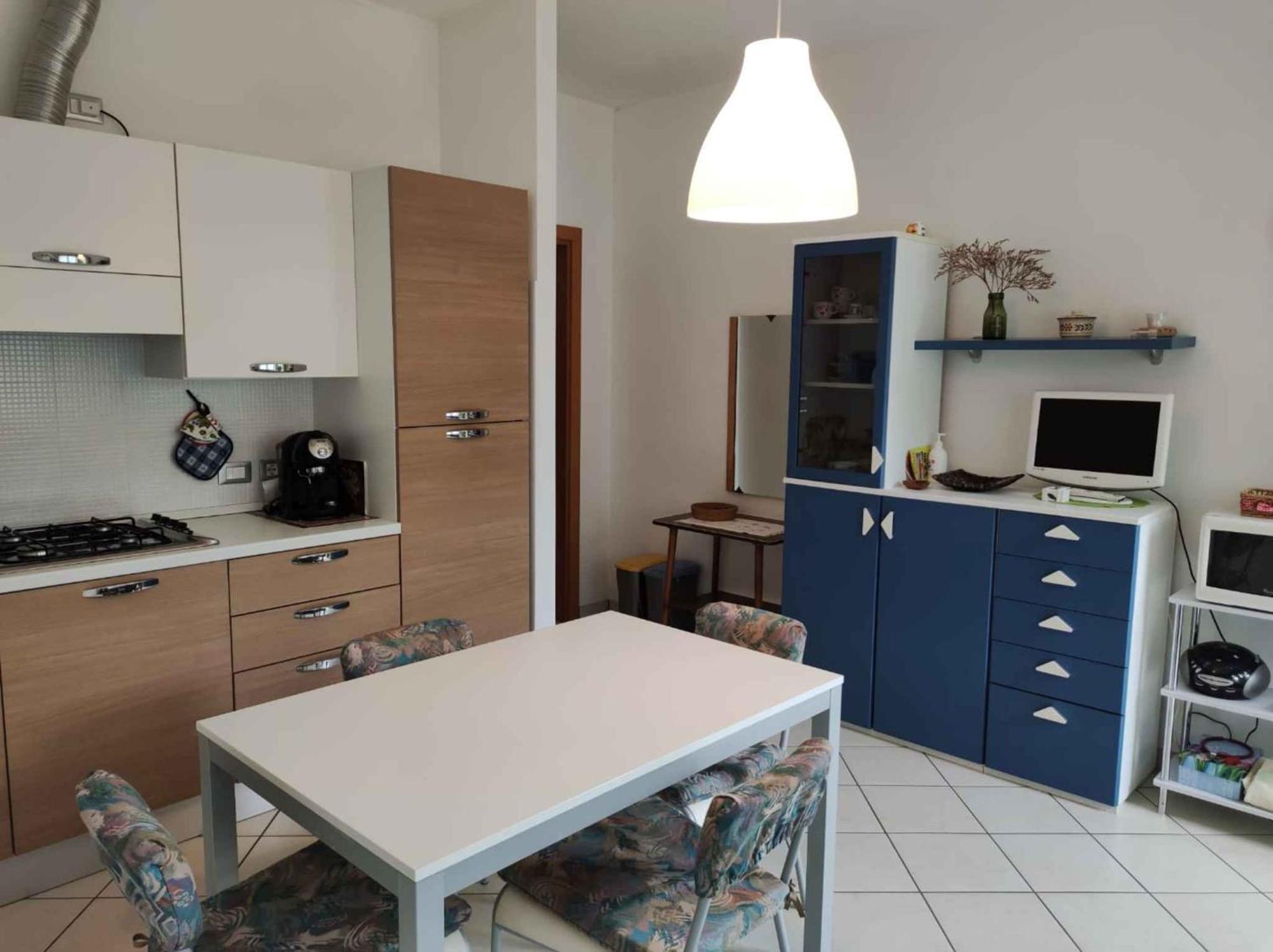 Appartamento In 24426 *